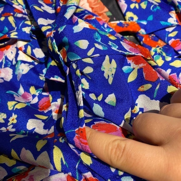 Yumi Kim Women Short Floral Romper Love Potion Revolve V Neck Back Zip Blue L - Picture 9 of 10